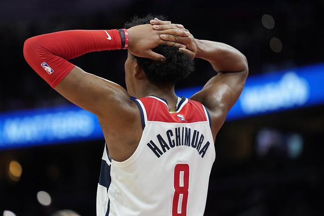 23-1逆转毁掉好局，中国男篮19分溃败王俊杰显焦虑